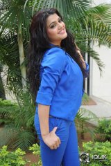 Tashu Kaushik at Reporter Movie Teaser Launch